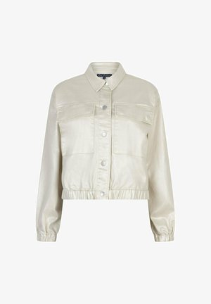 Roomkleurig cropped jack met drukknoopsluiting aan de voorkant, twee borstzakken, elastische zoom en manchetten, en een klassieke kraag.