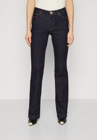 MARCIANO BY GUESS - MARA - Flared jeans - black denim Miniatyrbilde 1