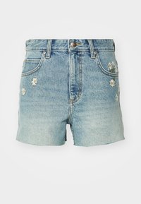 Shorts en denim de couleur bleu clair avec une finition délavée, ornés de broderies de fleurs blanches sur l'avant, d'un design classique à cinq poches et d'un ourlet effiloché.