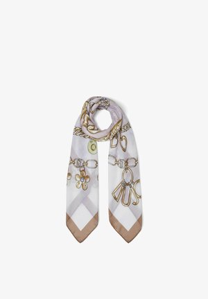 Kvadratni svileni šal s bež obrubom koji prikazuje dizajne zlatnih lanaca i privjesaka, uključujući srca, cvijeće i geometrijske oblike na bijeloj pozadini.