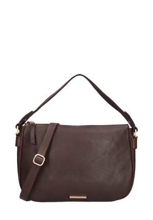 Bruine leren schoudertas met een slank vormgegeven ontwerp, voorzien van een bovenhandvat en een verstelbare schouderband, gouden hardware en een subtiele textuur.