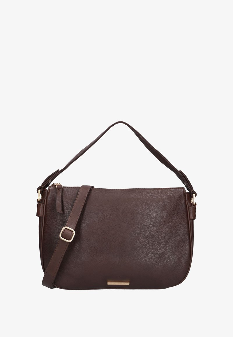 Bruine leren schoudertas met een slank vormgegeven ontwerp, voorzien van een bovenhandvat en een verstelbare schouderband, gouden hardware en een subtiele textuur.