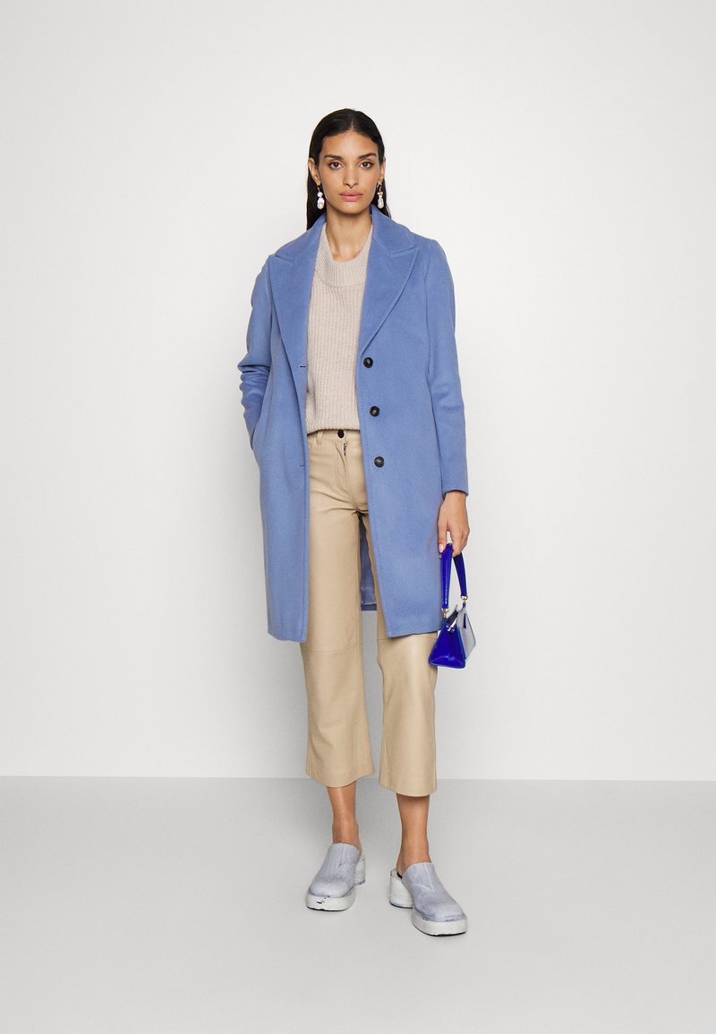 Cappotto Azzurro Polvere Zara Outfit Cappotto Celeste Stradivarius