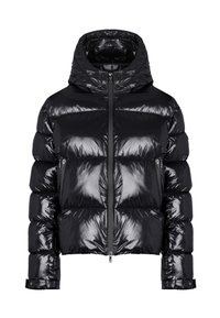 Giubbotto puffer nero con un design lucido e trapuntato. Presenta un colletto alto, chiusura con zip e tasche laterali con zip. Lunghezza corta.