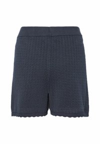 Shorts tricotés bleu marine avec un motif texturé, taille élastique et ourlet festonné. Design simple adapté à une tenue décontractée.