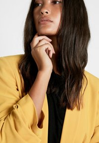 Pieces PCBOSELLA  - Bleiseri - gold