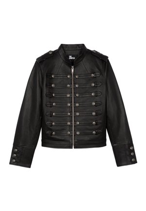 Zwarte leren jas met ritsluiting, militair geïnspireerd voorpand met zilveren knopen, schouderepauletten en met knopen verstelbare manchetten.