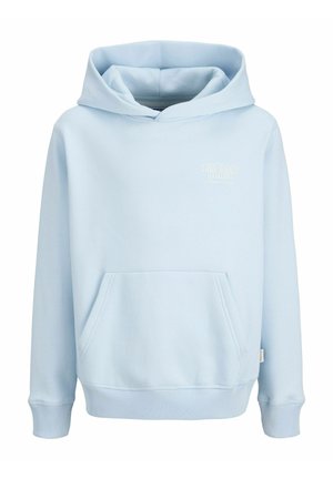 Sweat à capuche bleu clair avec poche kangourou à l'avant et petit logo texte blanc sur la poitrine.