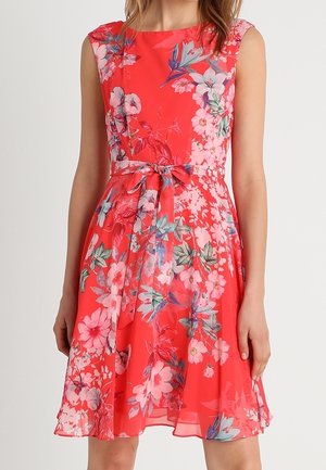 Wallis Jurk - coral