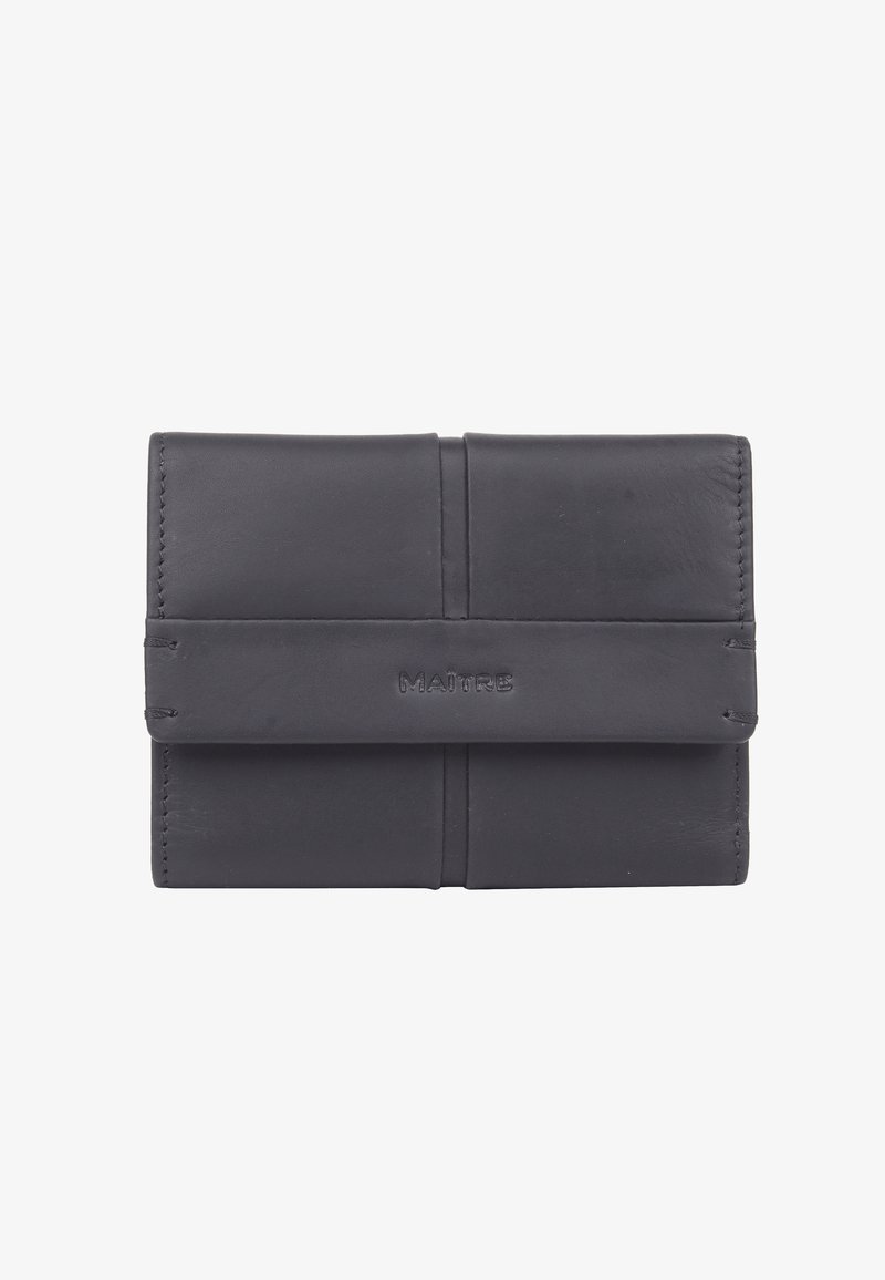 Černá kožená peněženka se hladkým povrchem, s překládaným designem, viditelným šitím a embosovaným logem "MAITRE" na přední straně.
