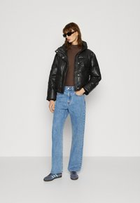 Abercrombie & Fitch HIGH RISE LOOSE JEAN - Jeans relaxed fit - MEDIUM MARBLED