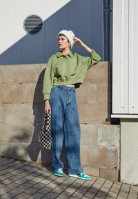 Nike Sportswear W NSW STYLE FLC CROP 3Q POLO - Camisola - alligator/sail