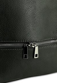 DrachenLeder Tagesrucksack - grau