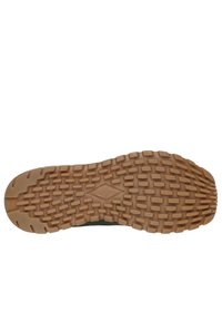 Suela de goma con agarre texturizado, con un color goma y una superficie con patrones. Diseñada para ofrecer tracción y durabilidad.