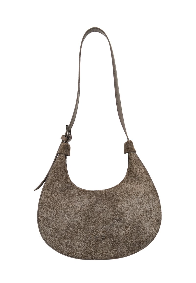 Borsa a tracolla in suede marrone con silhouette curvilinea, una sola tracolla e design minimalista. Presenta una superficie texturizzata e un logo impresso.