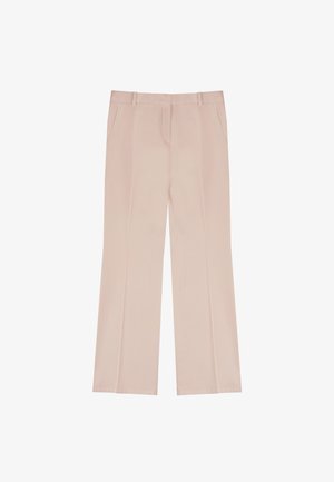 Pantalones de pierna ancha de color rosa claro, confeccionados en una tela suave, que presentan dos bolsillos frontales y un pliegue en el centro de cada pierna.
