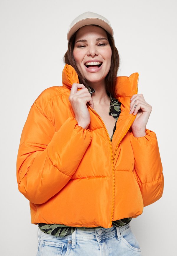 VMCAPRI SHORT JACKET - Winter jacket - orange pepper2