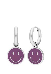 Pendientes de cara sonriente morada con un diseño circular, sujetos a cierres de aro de plata. Presentan una textura suave y simples detalles de sonrisa en blanco.