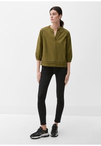 s.Oliver LONGSLEEVE MIT SPITZEN-DETAILS - Camicetta - olivgrün