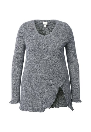 Maglione grigio lavorato a maglia con scollatura a V, maniche lunghe e orlo a ondine. Il tessuto testurizzato presenta una combinazione di filati scuri e chiari.