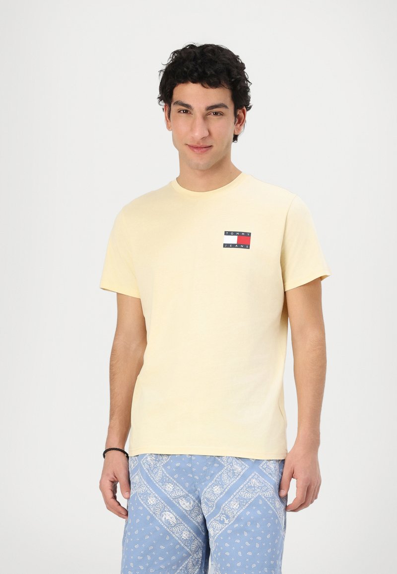 Tommy Jeans - SLIM ESSENTIAL FLAG TEE - T-shirts print - custard cream, Forstør