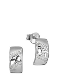 Les boucles d'oreilles en argent présentent un design incurvé avec une forme infinie et des pierres précieuses claires le long d'une bande diagonale. Marquées "925" pour de l'argent sterling.