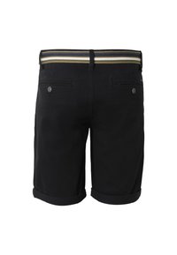 Shorts noirs avec revers, ceinture rayée, deux poches arrière boutonnées, présentés sur un fond blanc.