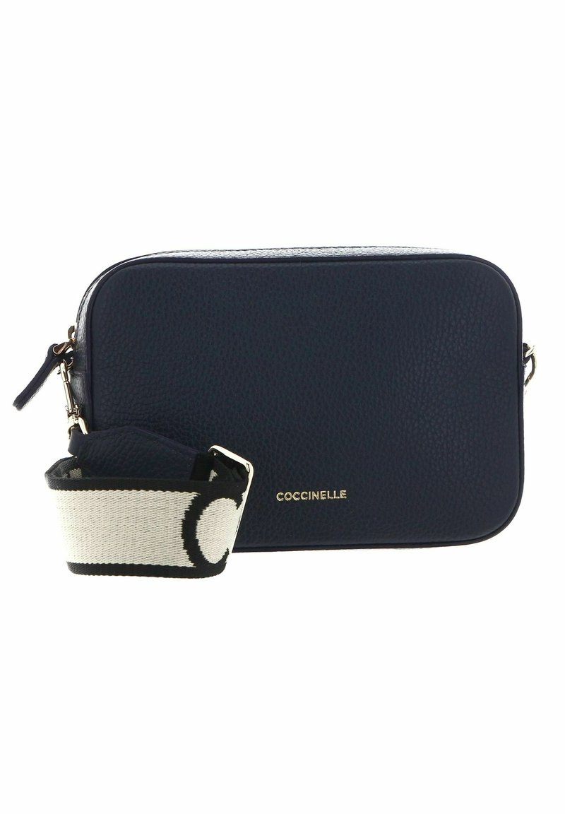 Borsa a tracolla in pelle blu navy con superficie strutturata, chiusura a zip, logo dorato e spallaccio in tessuto a fantasia contrastante.