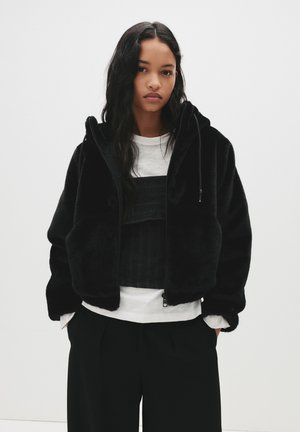 PULL&BEAR HOODED - Zimná bunda - black