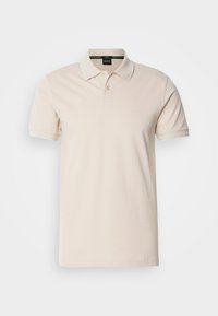 Polo beige à manches courtes avec deux boutons et col, design uni avec un logo discret de la marque sur la poitrine.