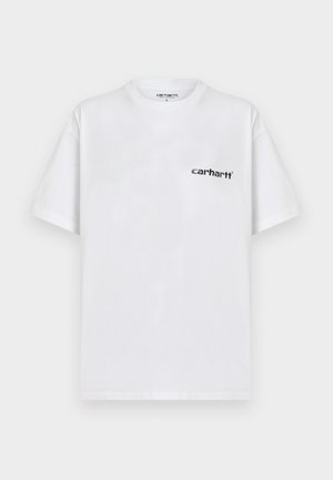 Bela bombažna majica s kratkimi rokavi, okroglim izrezom in črnim Carhartt logotipom na levem prsnem delu, gladka tekstura in osnovna zasnova.