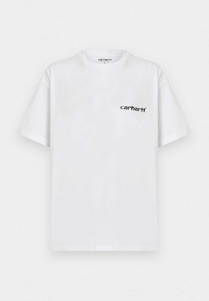 Camiseta blanca de algodón con mangas cortas, cuello redondo y logo negro de Carhartt en el lado izquierdo del pecho, textura suave y diseño básico.