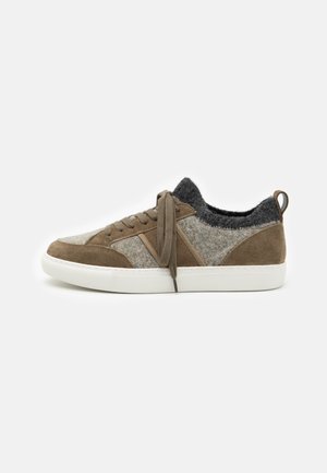 OWENS  PILLOW WALK - Trainers - khaki