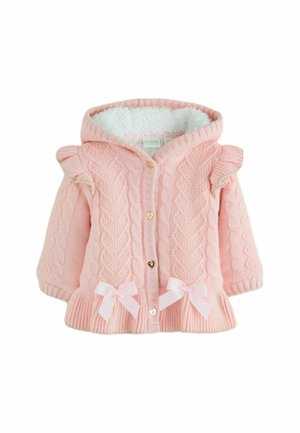 Rosa gestrickte Strickjacke mit Kapuze, ausgestattet mit einem strukturierten Kabeldesign, goldenen Knopfverschlüssen und rosa Schleifenakzenten an der Taille.