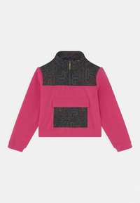 Giacca rosa con colletto alto, caratterizzata da una parte superiore a motivo nero e una tasca frontale. Realizzata in tessuto liscio, con chiusura a zip.
