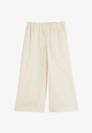 Culottes en coton beige clair avec une taille élastique, présentant des motifs floraux et de petits trous en œillet dans tout le tissu.