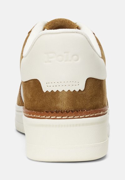 Polo Ralph Lauren MASTERS COURT LEATHER SUEDE SNEAKER UNISEX - Matalavartiset tennarit - desert tan/ecru