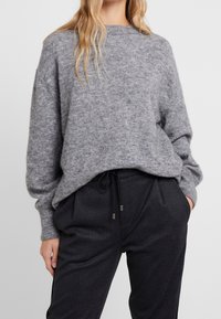 CLOSED Sweter