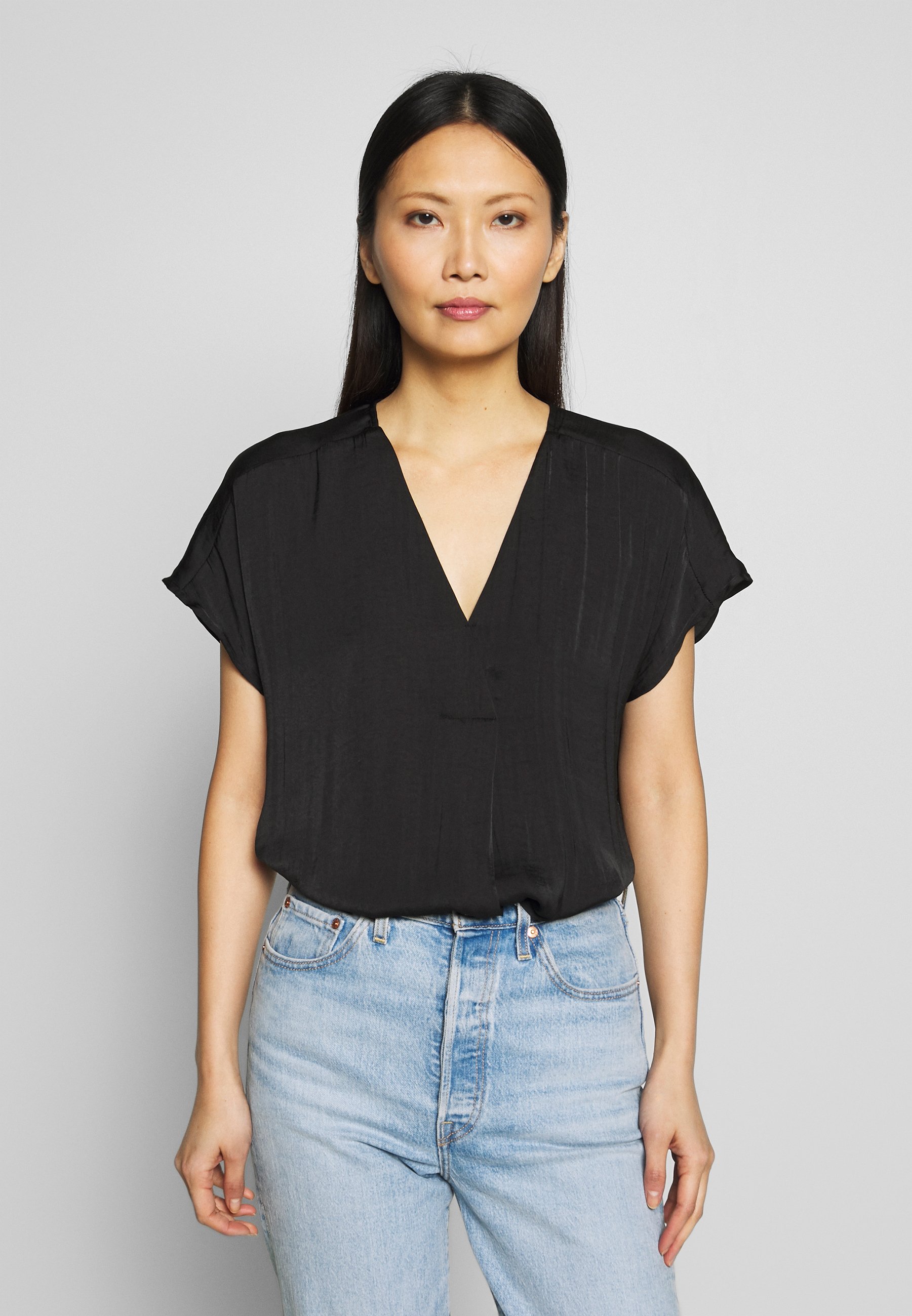 InWear Bluser & skjorter | Dame | Nye kolleksjoner online på Stilig svart jeansjakke fra InWear str 40 | FINN.no