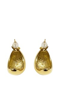 Orecchini a goccia in oro con una superficie testurizzata e accenti di perla liscia nella parte superiore. Design elegante con una finitura lucida.