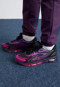 GEL QUANTUM 360 VIII UNISEX - Sporta apavi - black/pink glow