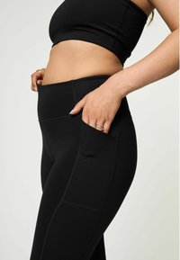 Girlfriend Collective POCKET HIGH-RISE 7/8 - Leggingek - black