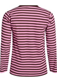 T-shirt à manches longues avec des rayures horizontales marron et rose, texture côtelée et col rond.