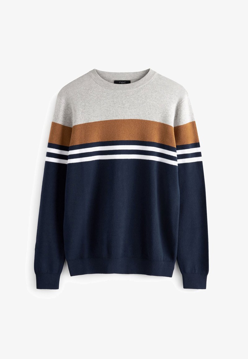 Pull à col rond en sections beige, marron et bleu marine, avec deux bandes blanches horizontales sur la poitrine et les manches.