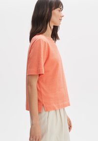 OPUS Basic T-shirt - peachy coral