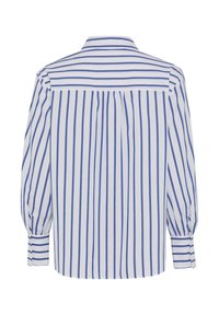 Chemise blanche à manches longues avec des rayures bleues verticales et horizontales, munie d'un empiècement au dos et de poignets boutonnés, vue de dos.
