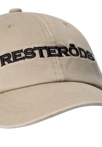 Beige baseballcap med en rund krone og en bukket skygge, med sort broderet tekst, der står "Resteröds." Textureret stof.