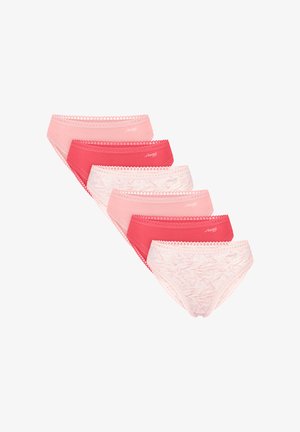 Pięć par damskich majtek typu hipster w różnych odcieniach różu i czerwieni, z koronkowymi wykończeniami oraz jednym modelem z botanicznym wzorem.