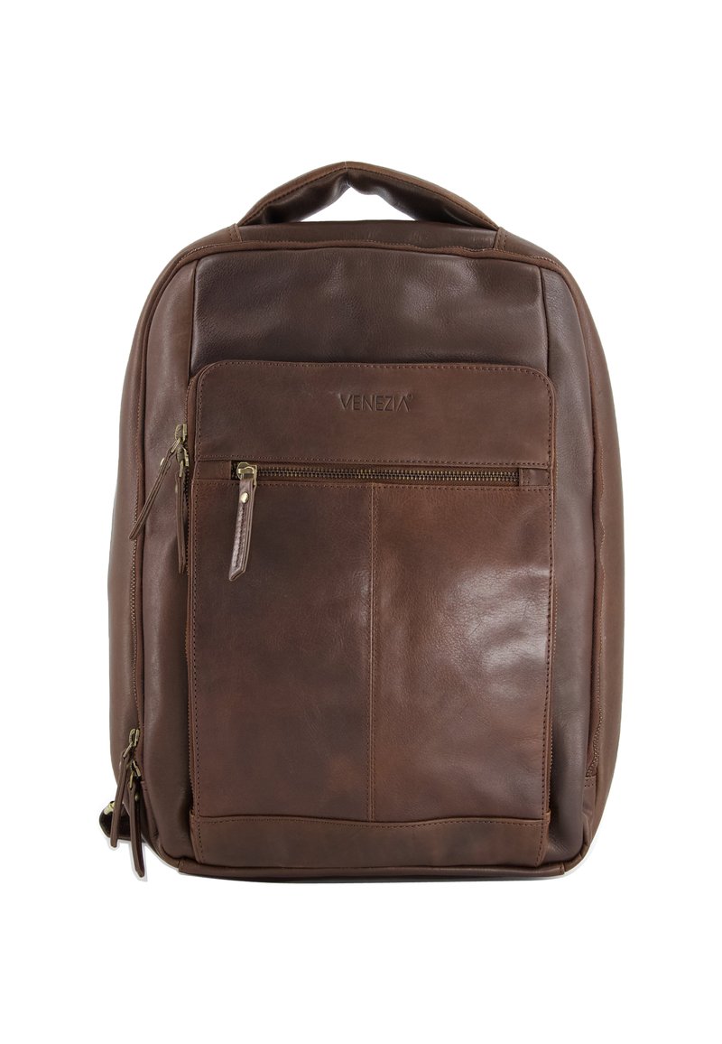 Brun læder rygsæk med topgreb, frontlomme med lynlås og præget "VENEZIA" logo på glat overflade, isoleret på hvid baggrund.