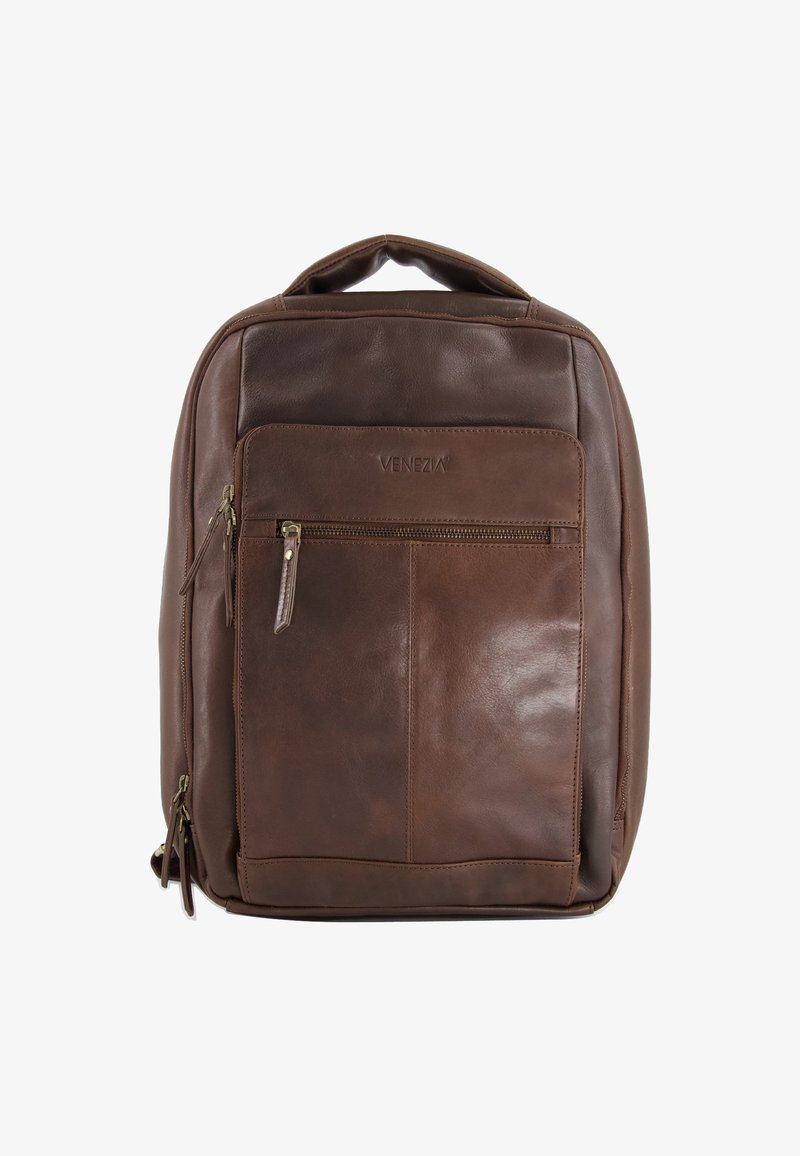 Brun læder rygsæk med topgreb, frontlomme med lynlås og præget "VENEZIA" logo på glat overflade, isoleret på hvid baggrund.